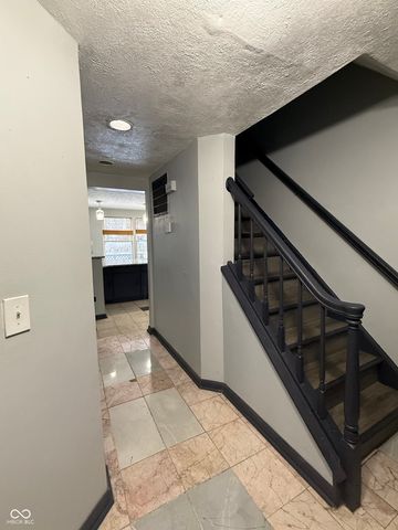 8075 Cardinal Cove E, Indianapolis, IN 46256