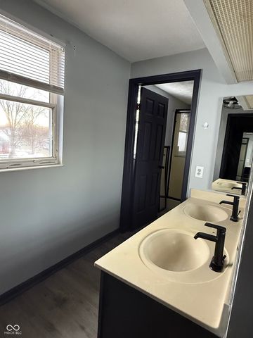 8075 Cardinal Cove E, Indianapolis, IN 46256