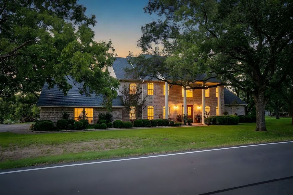 8412 Ravenswood Road, Granbury, TX 76049 — exterior