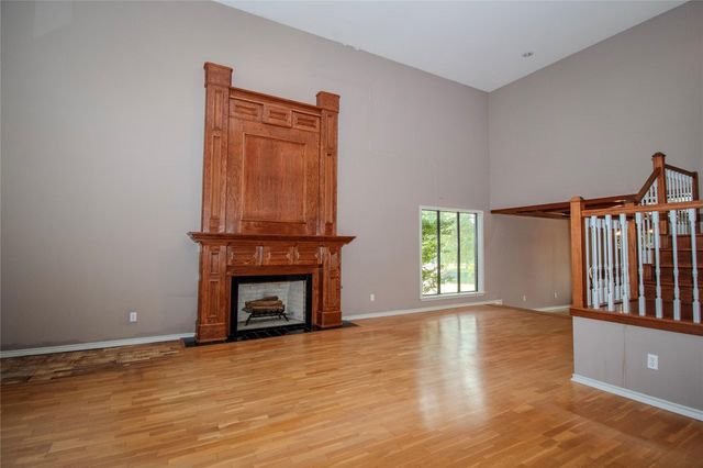 1630 Green Briar Drive, Huntsville, TX 77340