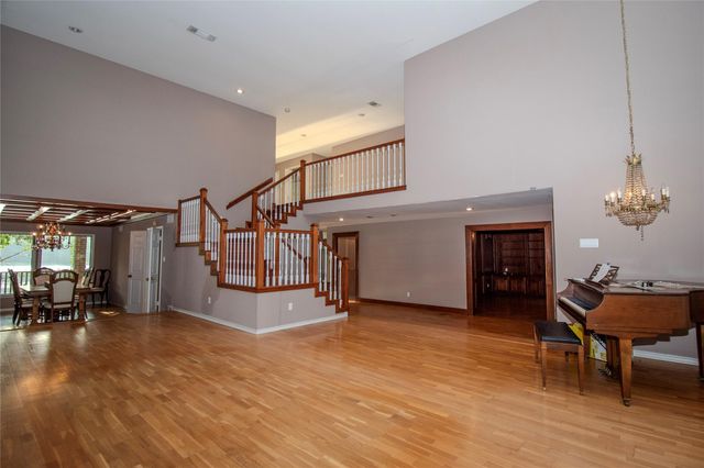 1630 Green Briar Drive, Huntsville, TX 77340