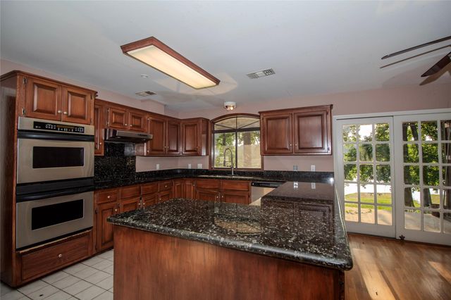 1630 Green Briar Drive, Huntsville, TX 77340