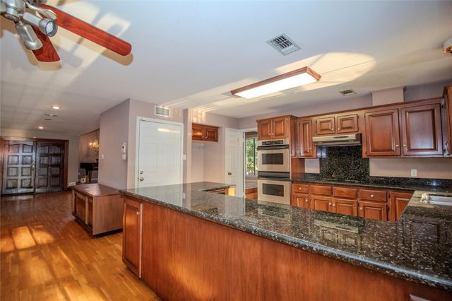 1630 Green Briar Drive, Huntsville, TX 77340