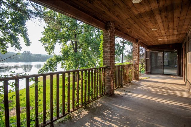 1630 Green Briar Drive, Huntsville, TX 77340