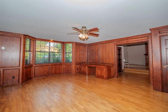 1630 Green Briar Drive, Huntsville, TX 77340