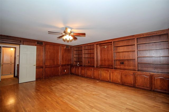 1630 Green Briar Drive, Huntsville, TX 77340
