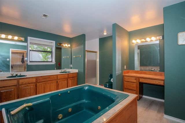 1630 Green Briar Drive, Huntsville, TX 77340