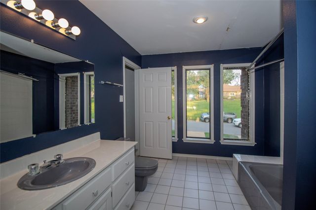1630 Green Briar Drive, Huntsville, TX 77340