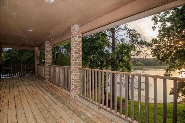 1630 Green Briar Drive, Huntsville, TX 77340