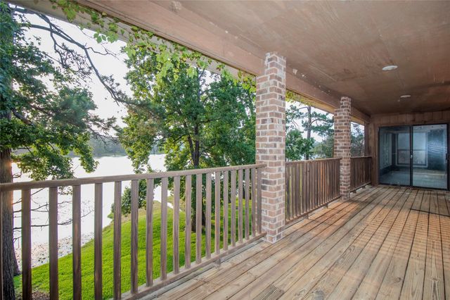 1630 Green Briar Drive, Huntsville, TX 77340