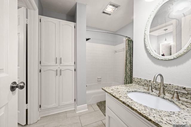 12352 Lake Labelle Cir, Baton Rouge, LA 70816