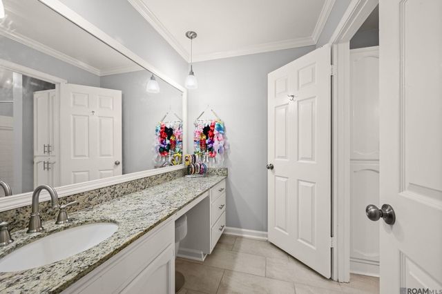 12352 Lake Labelle Cir, Baton Rouge, LA 70816
