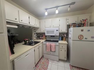 9340 Lagoon Pl 202, Davie, FL 33324