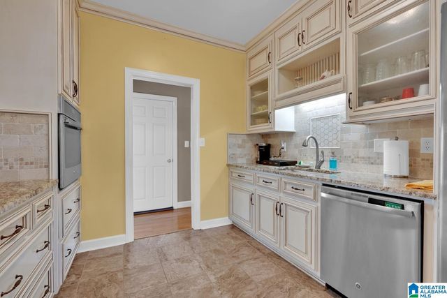 6220 DORSETT WOODS DRIVE, Mount Olive, AL 35117