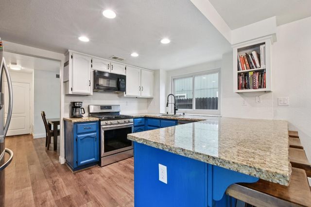 3606 Black Eagle Dr, Antelope, CA 95843