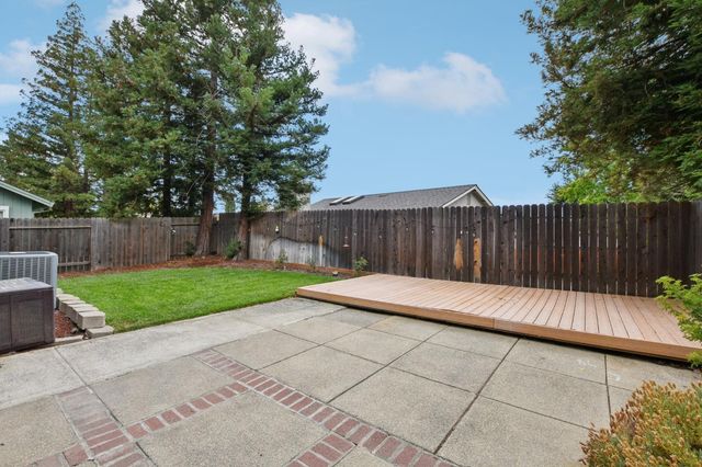 3606 Black Eagle Dr, Antelope, CA 95843