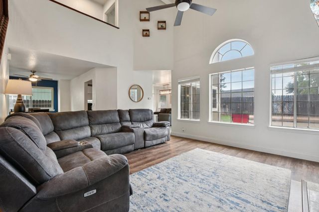 3606 Black Eagle Dr, Antelope, CA 95843