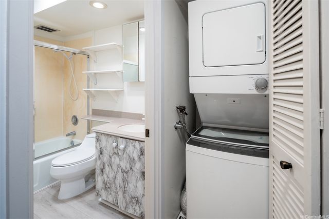 469 Ena Road 2009, Honolulu, HI 96815