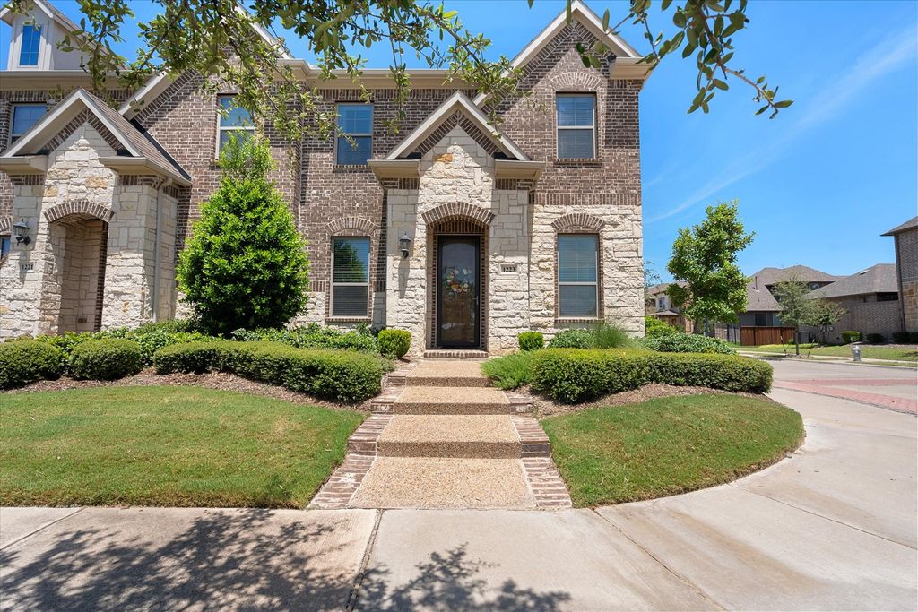1223 Birds Fort Trail, Arlington, TX 76005