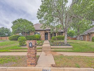 1702 Dickerson Drive, Pantego, TX 76013