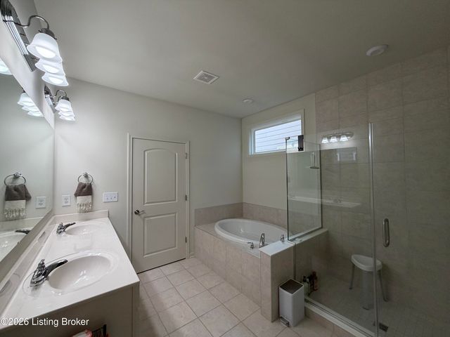 2848 Hamilton Springs Dr, Louisville, KY 40245