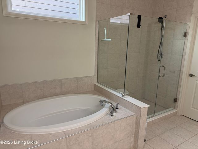 2848 Hamilton Springs Dr, Louisville, KY 40245