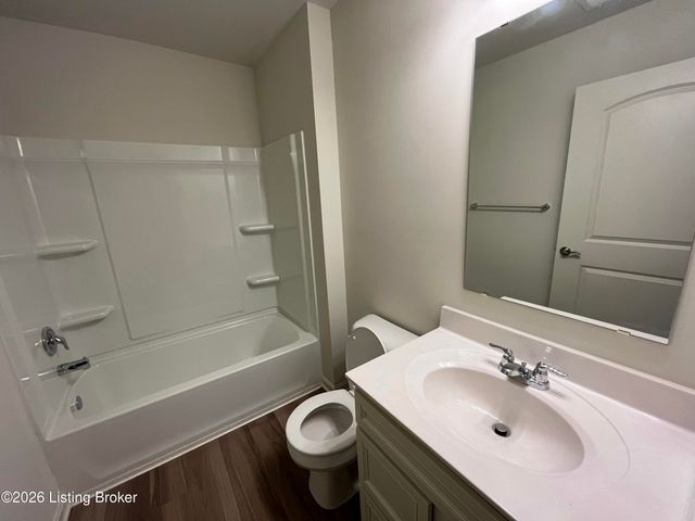 2848 Hamilton Springs Dr, Louisville, KY 40245