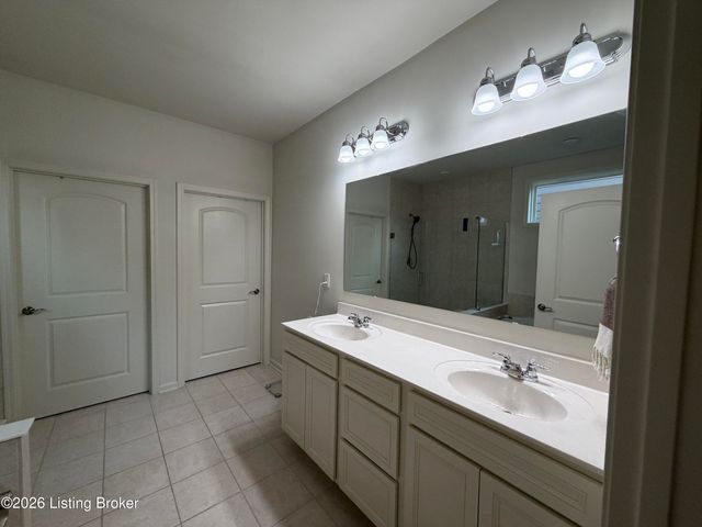 2848 Hamilton Springs Dr, Louisville, KY 40245