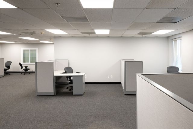 100 Weymouth St d, Rockland, MA 02370