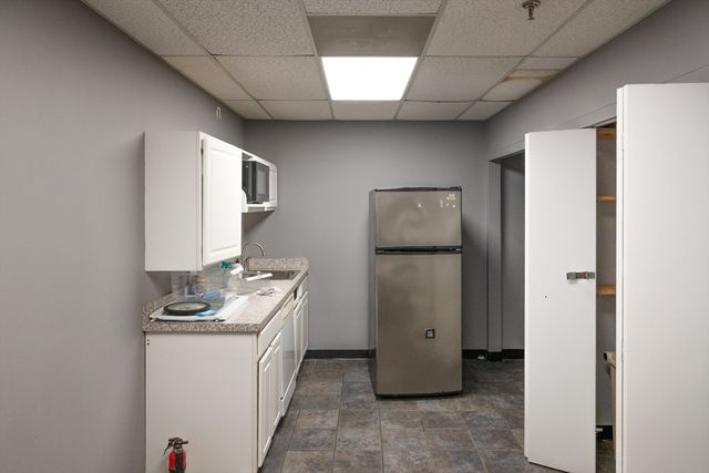 100 Weymouth St d, Rockland, MA 02370