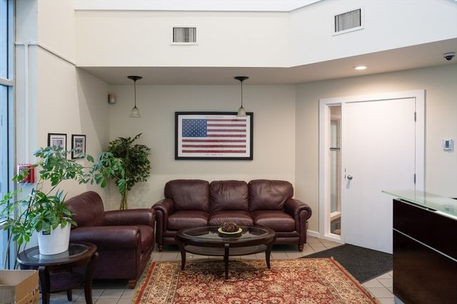 100 Weymouth St d, Rockland, MA 02370