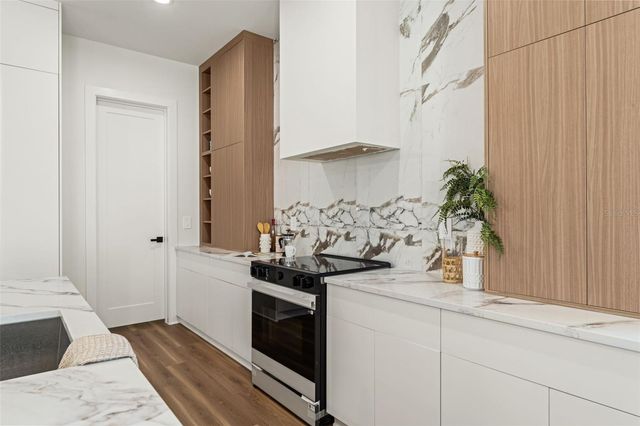 10194 HODSON PLACE, Seminole, FL 33776