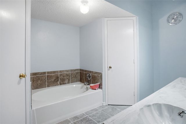 5305 Faireast Court, Arlington, TX 76018