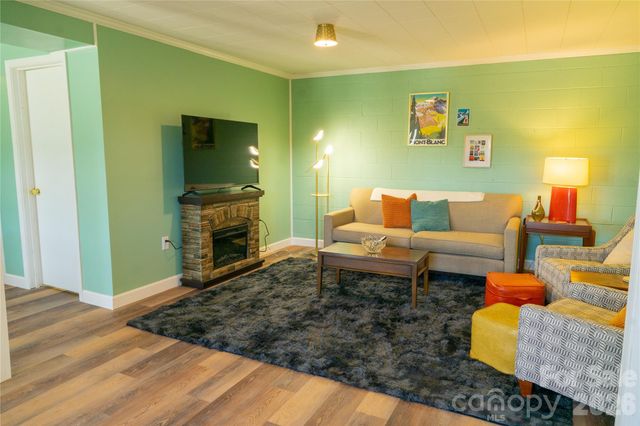 4852 Midway Sand Road, Hickory, NC 28601