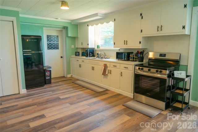 4852 Midway Sand Road, Hickory, NC 28601