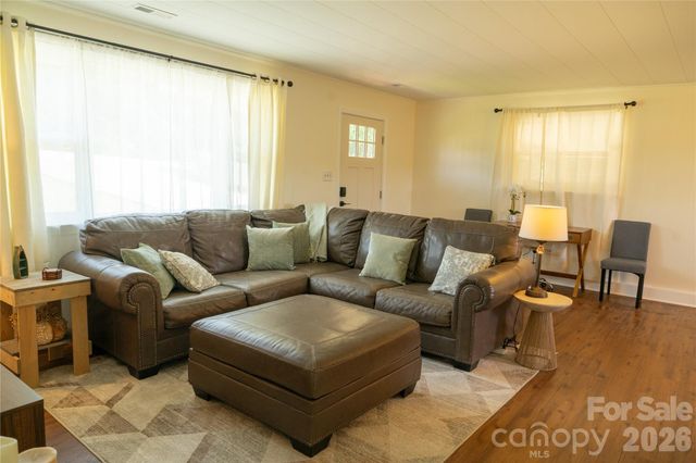 4852 Midway Sand Road, Hickory, NC 28601