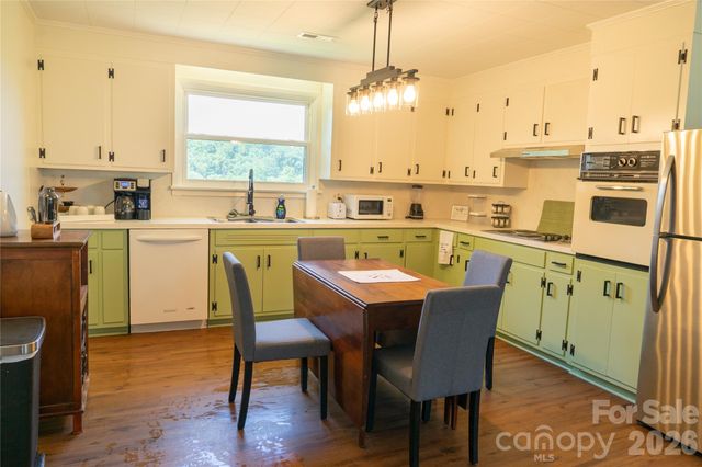 4852 Midway Sand Road, Hickory, NC 28601