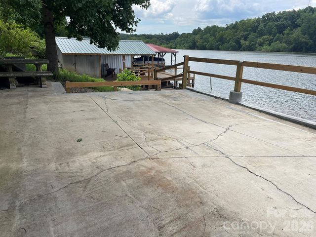 4852 Midway Sand Road, Hickory, NC 28601