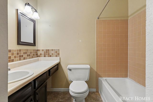 3336 Devonwood Hills NE E, Grand Rapids, MI 49525