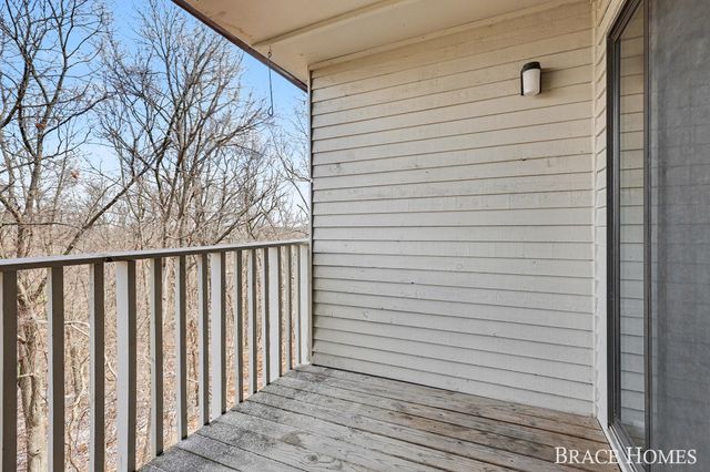 3336 Devonwood Hills NE E, Grand Rapids, MI 49525