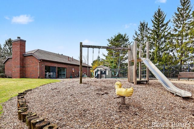 3336 Devonwood Hills NE E, Grand Rapids, MI 49525