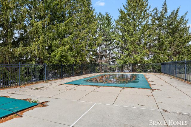 3336 Devonwood Hills NE E, Grand Rapids, MI 49525