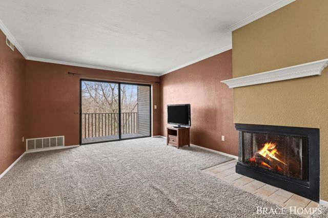 3336 Devonwood Hills NE E, Grand Rapids, MI 49525