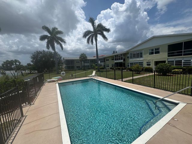 960 Crystal Lake Drive 114, Deerfield Beach, FL 33064