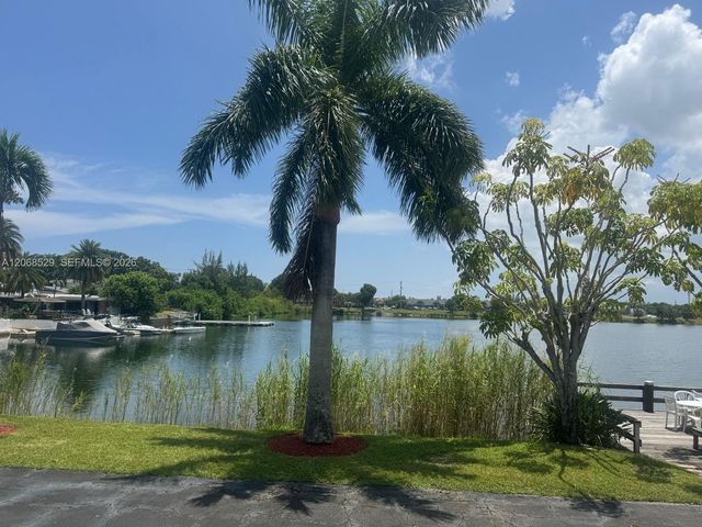 960 Crystal Lake Drive 114, Deerfield Beach, FL 33064