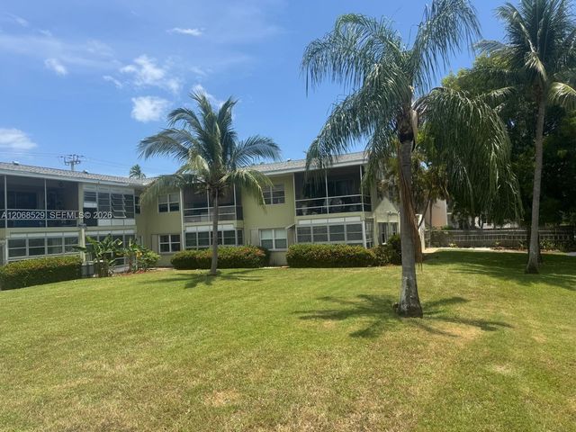 960 Crystal Lake Drive 114, Deerfield Beach, FL 33064