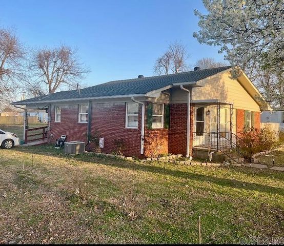 208 N 4Th St, Marmaduke, AR 72443