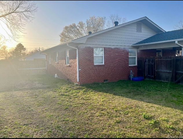 208 N 4Th St, Marmaduke, AR 72443
