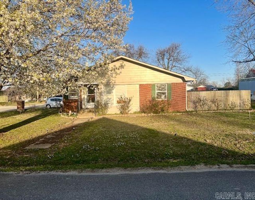 208 N 4Th St, Marmaduke, AR 72443