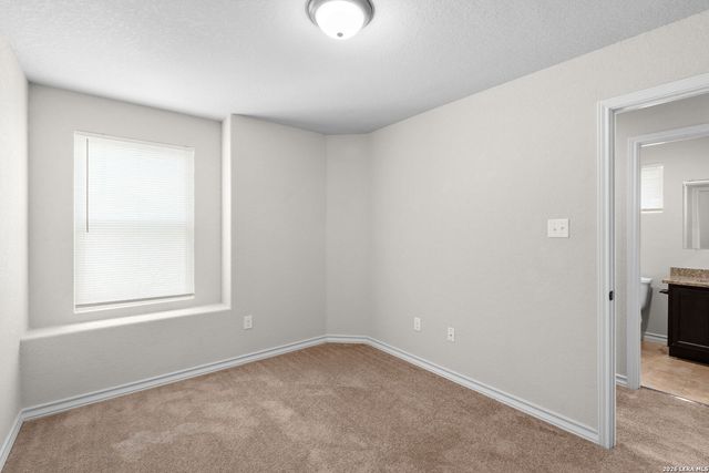 6934 Lakeview Dr, San Antonio, TX 78244